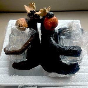 Willie and Max Salt and pepper shaker